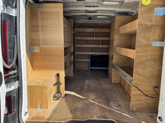 Renault Trafic image 9