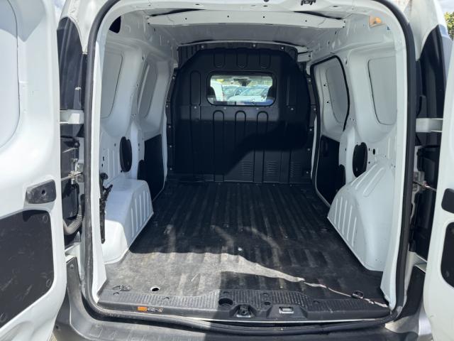 Renault Express Van image 3