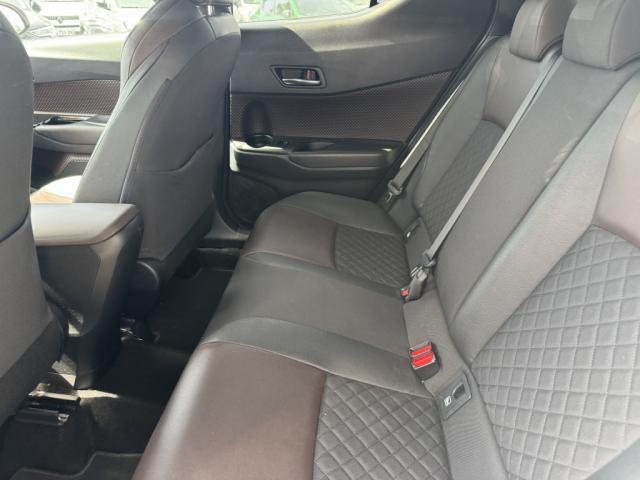 Toyota C-Hr image 6