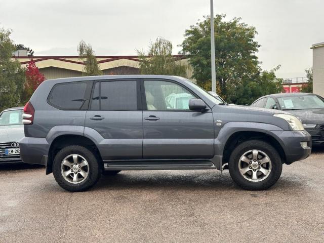 Toyota Land Cruiser image 6