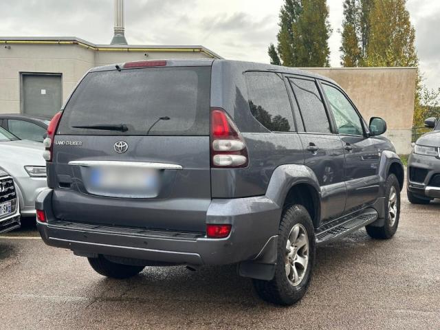 Toyota Land Cruiser image 4