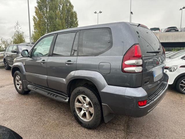 Toyota Land Cruiser image 5