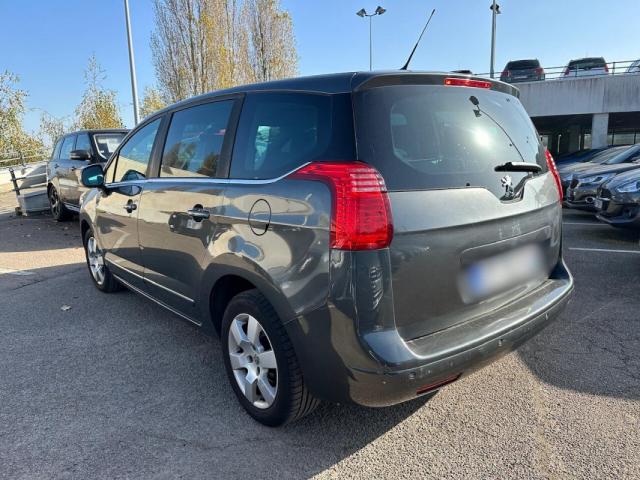 Peugeot 5008 image 1