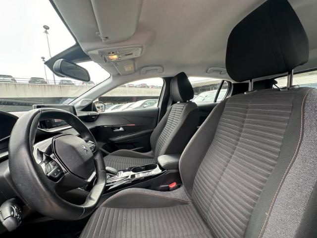 Peugeot 208 image 8