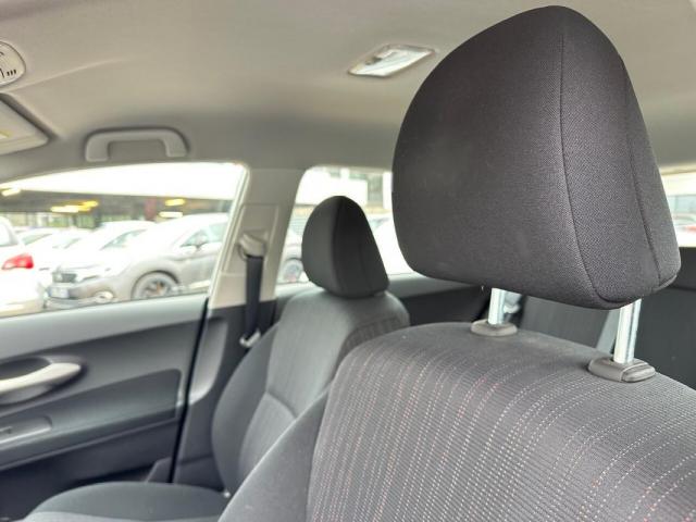 Toyota Auris image 9
