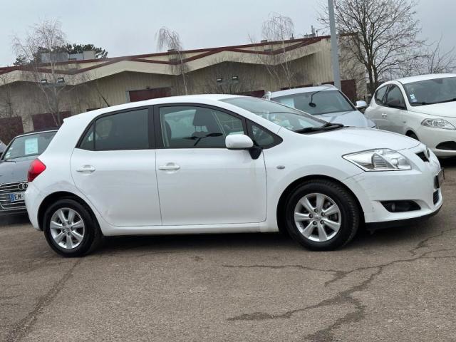 Toyota Auris image 7