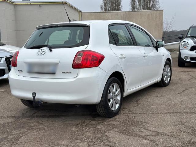 Toyota Auris image 3