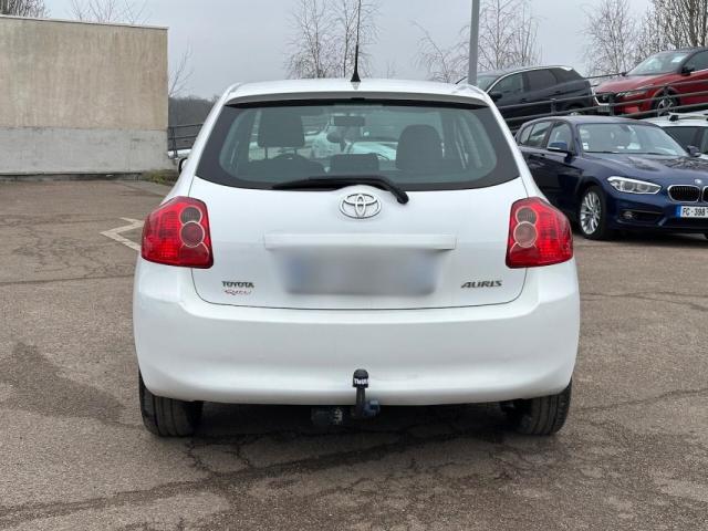 Toyota Auris image 6