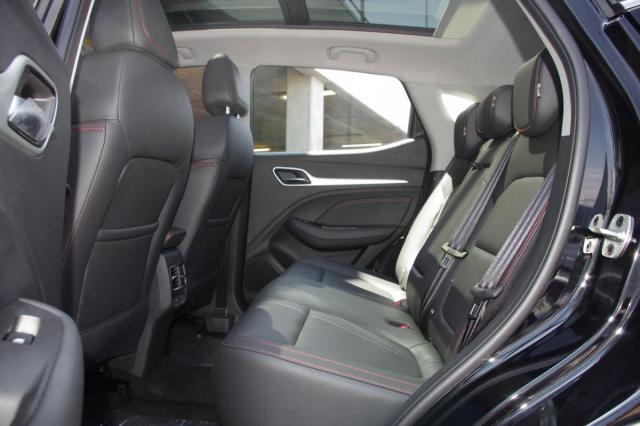 Mg Zs image 1