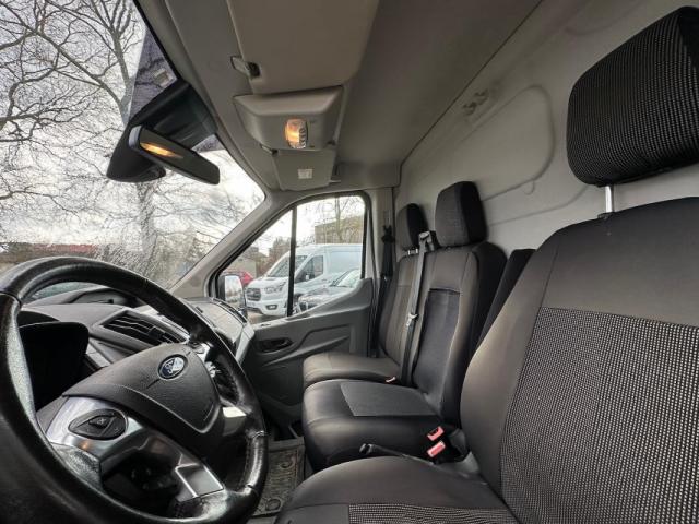 Ford Transit image 8