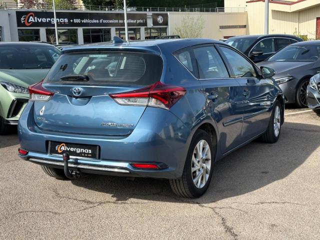 Toyota Auris image 8