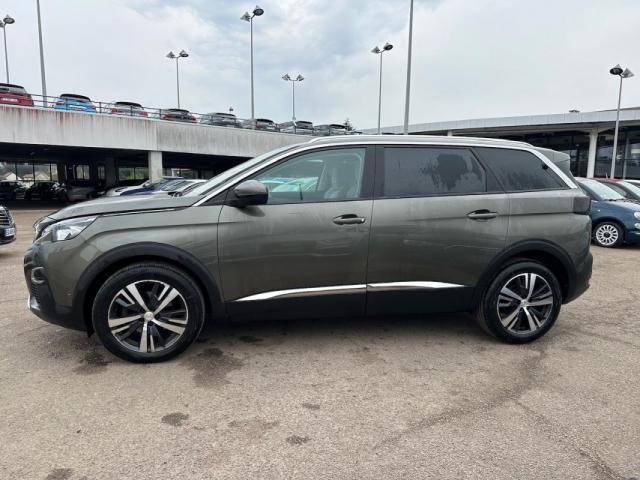 Peugeot 5008 image 1