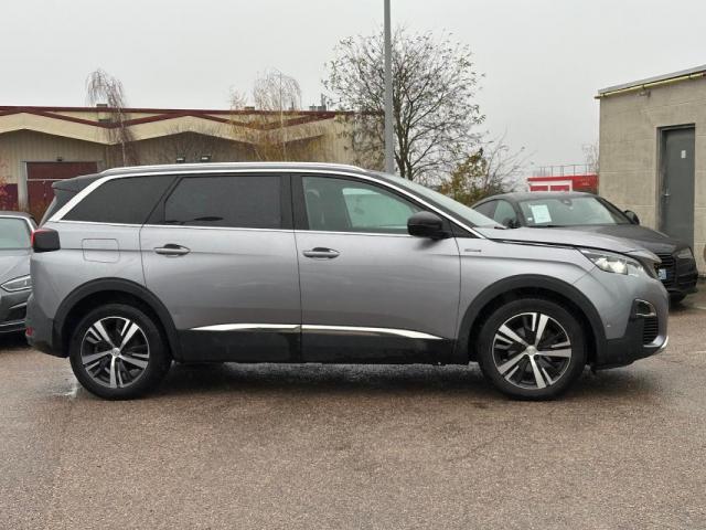 Peugeot 5008 image 1