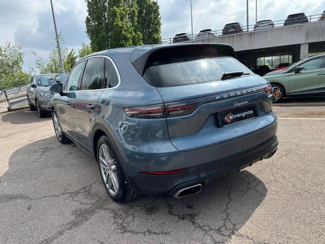 Porsche Cayenne image 2