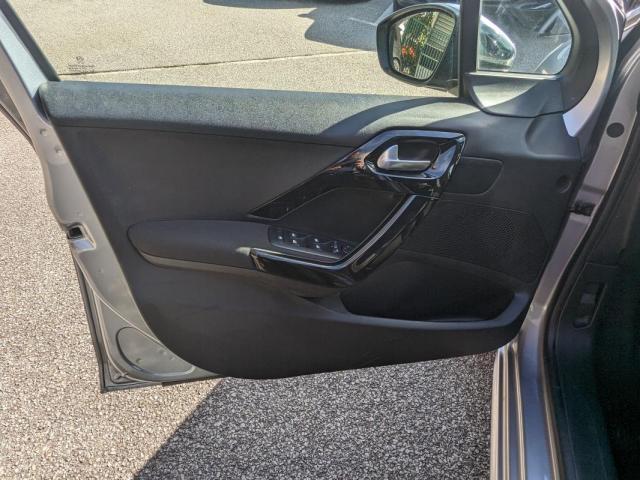 Peugeot 208 image 6