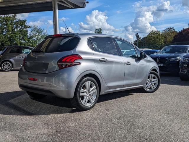 Peugeot 208 image 8