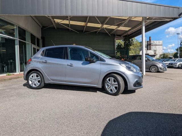 Peugeot 208 image 2