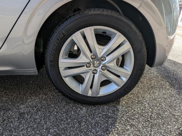 Peugeot 208 image 3