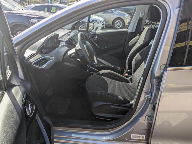 Peugeot 208 image 1