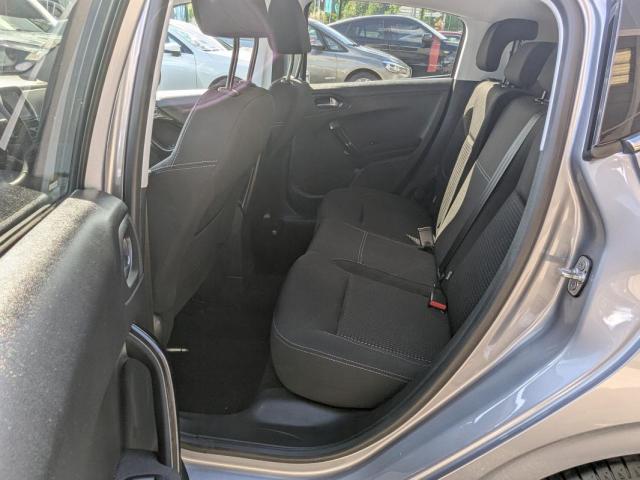 Peugeot 208 image 9