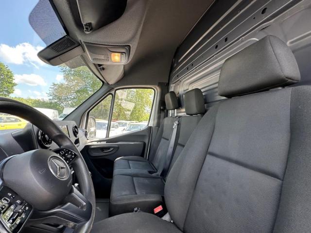 Mercedes Benz Sprinter image 6