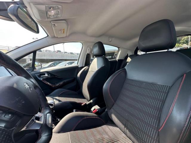 Peugeot 208 image 8