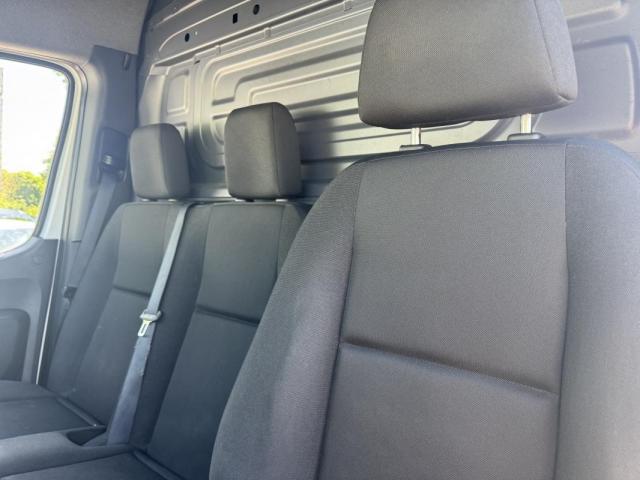 Mercedes Benz Sprinter image 2