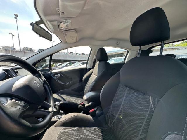 Peugeot 208 image 6