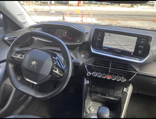 Peugeot 2008 image 8