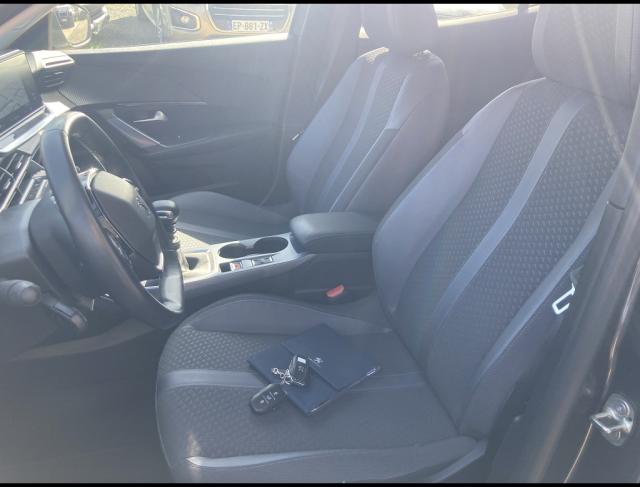 Peugeot 2008 image 3