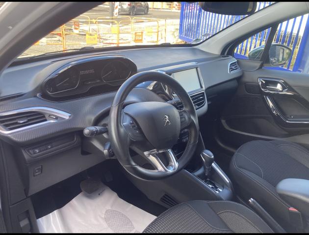 Peugeot 208 image 1