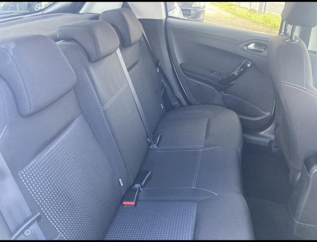 Peugeot 208 image 8