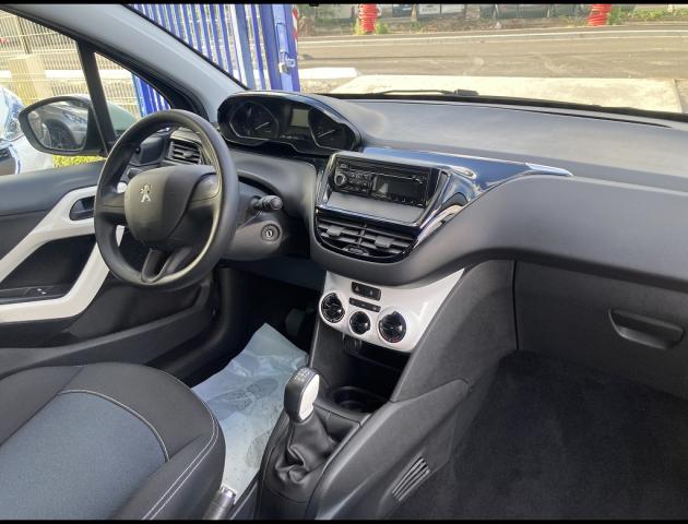 Peugeot 208 image 7