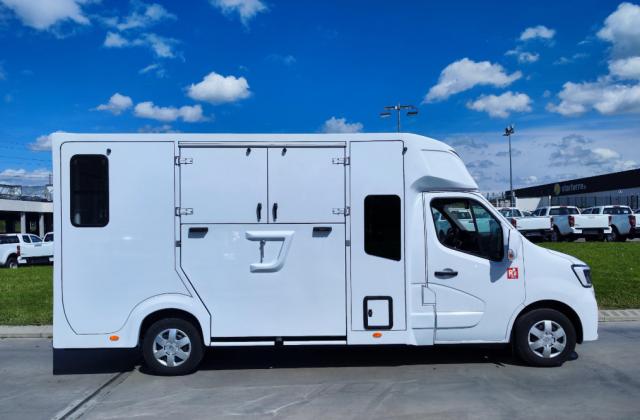 Renault Master image 1