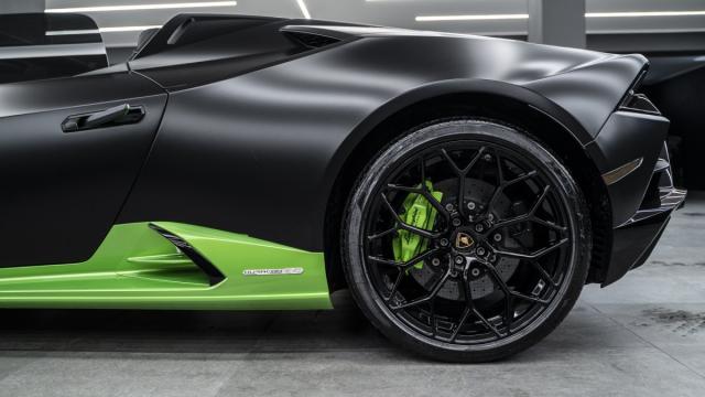Lamborghini Huracán image 6