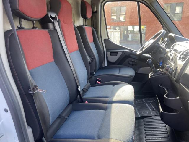 Renault Master image 9
