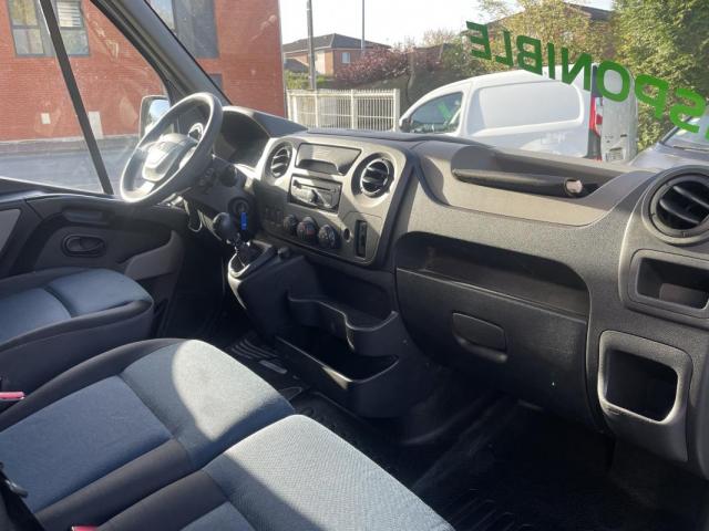 Renault Master image 1