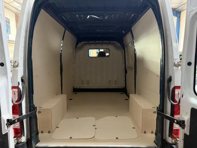 Renault Master image 1