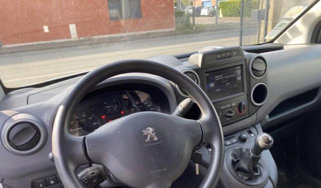 Peugeot Partner image 2