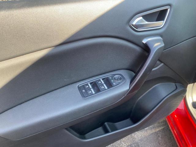 Renault Captur image 1
