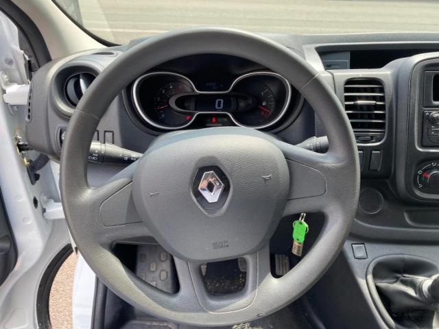 Renault Trafic image 2