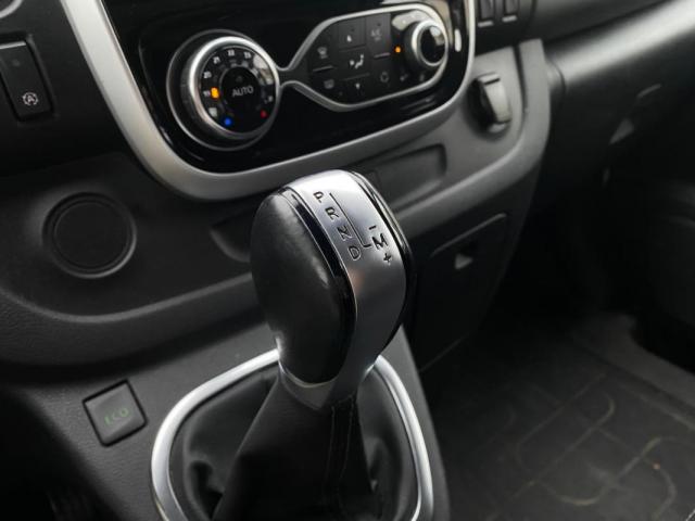 Renault Trafic image 2