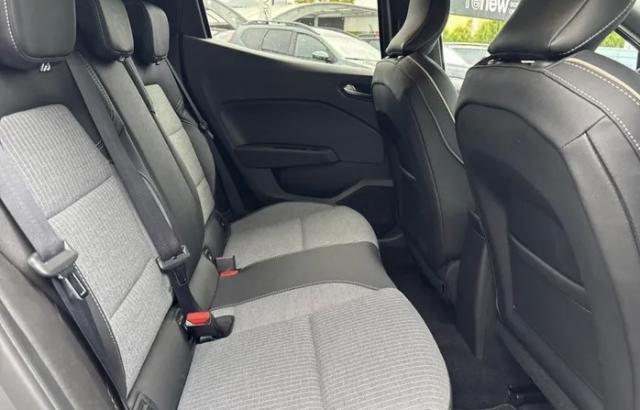 Renault Clio image 2
