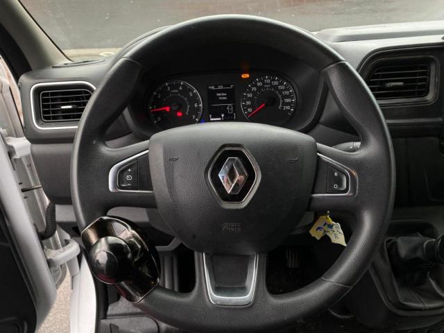 Renault Master image 2