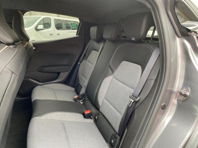 Renault Clio image 2