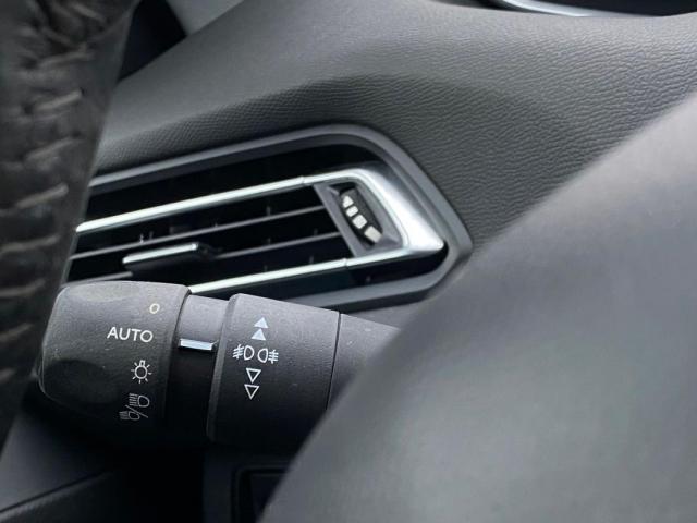 Peugeot 308 image 2