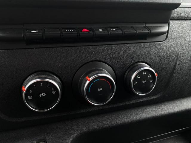 Renault Master image 8