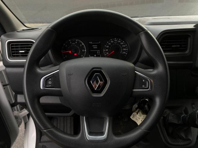 Renault Master image 2