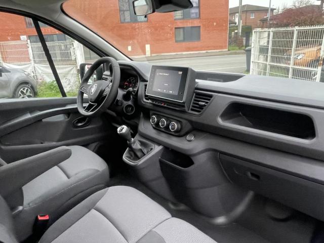 Renault Trafic image 2