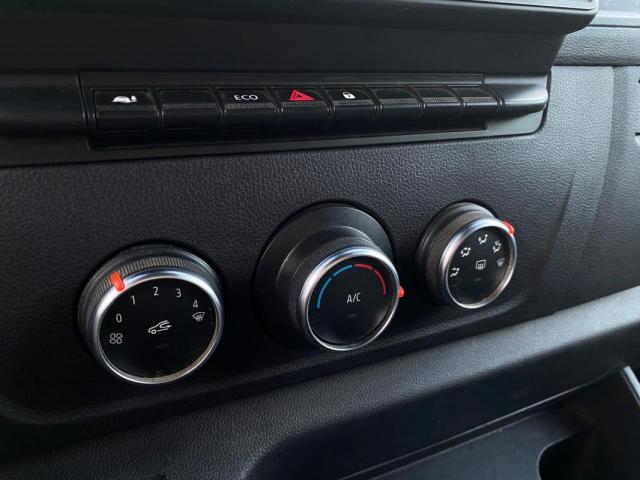 Renault Master image 9